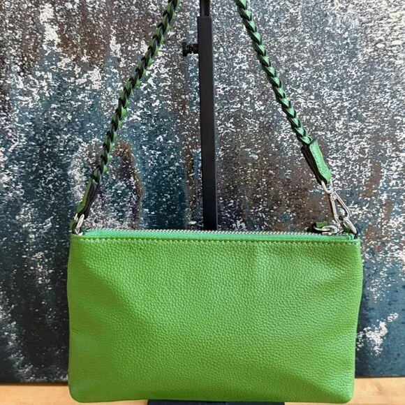 Dana Buchman Pebbled vegan leather brand-new wristlet in Kelly Green Hue - Picture 2 of 7